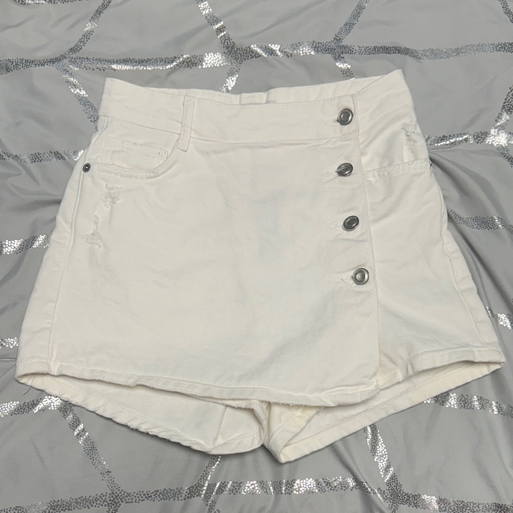 Zara White Button-Accent Denim Skort